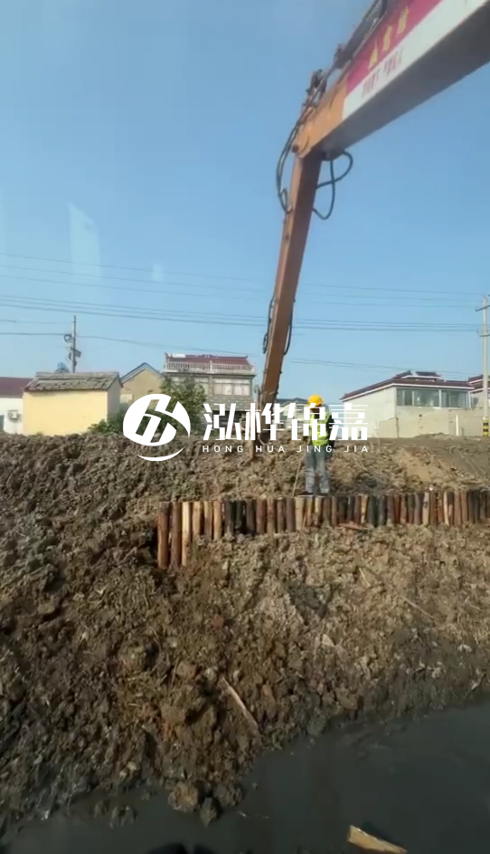 南陽(yáng)挖機(jī)打木樁專業(yè)施工-打防汛木樁時(shí)選用多粗的木樁為宜？